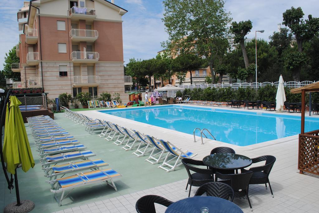 Hotel Jumbo Rimini Exterior foto