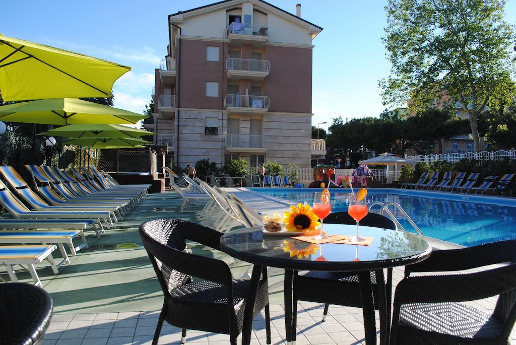 Hotel Jumbo Rimini Exterior foto